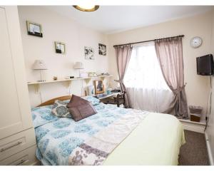 Parasol Weston Guest House