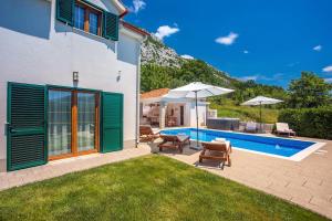 Villa Calma with heated pool,jacuzzi, Finnish sauna and 4 bedrooms