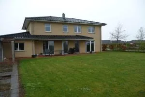 Værelse i Augustenborg i stor villa - Høruphav