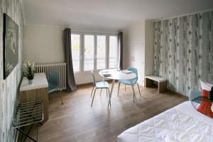 Auberges Le Cotentin Appart'hotels & Restaurant le Cot' : Chambre Triple avec Douche
