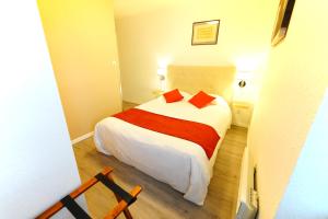 Hotels Logis Hotel Le Relais Des Remparts : photos des chambres