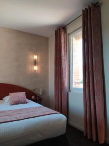 Hotels Auberge Du Roua : photos des chambres