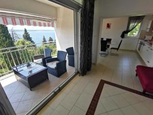 SARA LUX apartment with sea view, 50m from the beach