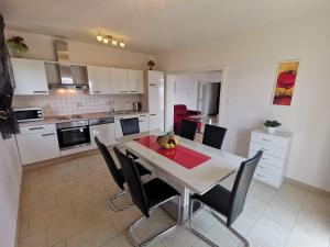 SARA LUX apartment with sea view, 50m from the beach