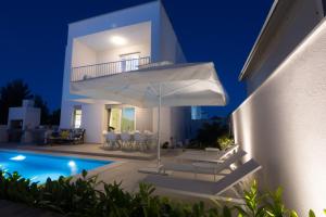 Luxury Villa Teuta with Heated Pool