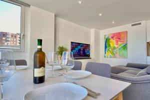 Central Modern Apartment 3 bed 2 bath