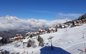 Hotels Hotel Emeraude : Chambre Familiale avec Balcon