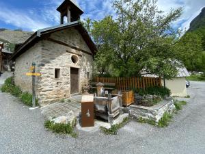 Appartements LE CHARDON Bel appartement avec terrasse dans vieille ferme de montagne renovee : photos des chambres