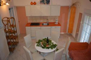 Apartment in Vrsi with sea view, terrace, air conditioning, Wi-Fi (4824-7)
