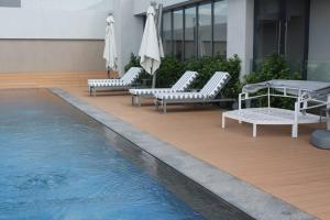 Furnished, 1-bedroom, luxury apartment in Menlyn Maine