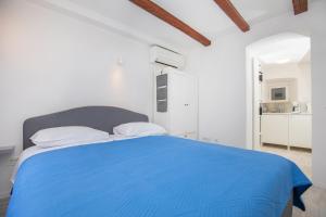 Studio Apartment Bell