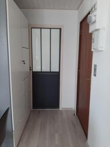 Appartements Studio meuble renove superbes prestations proche Hyper Centre - Residence La Fresnaie : photos des chambres