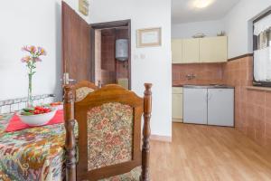 Anamarija Apartments near the beach and the fantastic Adria Sea with over 10 small islands close by 