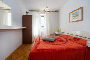 Anamarija Apartments near the beach and the fantastic Adria Sea with over 10 small islands close by 