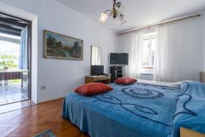 Anamarija Apartments near the beach and the fantastic Adria Sea with over 10 small islands close by 