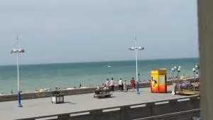 FRONT DE MER ET FALAISE 317 1er Étage Lit fait WifI - 勒特雷波尔