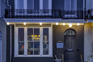 Zanzibar House 8-Bedroom Holiday House with Hot Tub & Yoga Studio