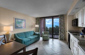 One-Bedroom Ocean Front Suite room in Beach Colony Resort