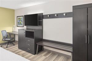 Queen Room with Two Queen Beds room in Holiday Inn Express Hotel & Suites Greenville-I-85 & Woodruff Road, an IHG Hotel