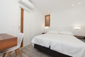 Apartment in Brela with sea view, balcony, air conditioning, WiFi (3524-9)