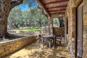 Stonehouse in Olives