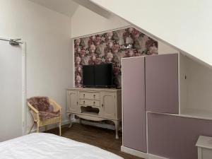Double Room with Garden View room in Croydon Hall
