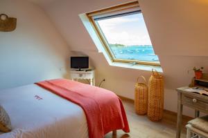 Double Room with Sea View room in Hotel Restaurant Les Venetes