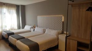 Standard Triple Room room in rener Hotel Los Campones