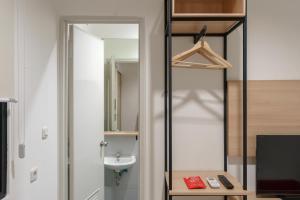 RedDoorz near Seasons City Mall 3