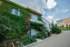 Neli & Zaal Guest House