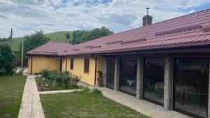 Casa de vacanta - Ograda cu flori