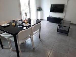 Appartements kerentree - Appartement en centre ville avec terrasse et parking prive : photos des chambres