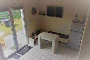 Maisons de vacances Charmante maison de vacances proche mer commerces avec Piscine et wifi gratuit : Maison 2 Chambres