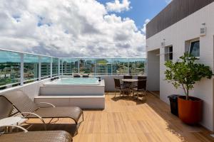 Loft aconchegante, vista mar lateral, vaga privativa