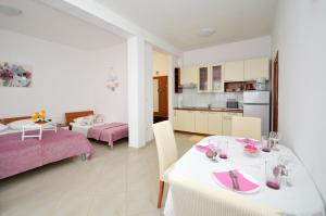 Apartments Roza
