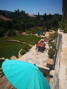 Appartements Provence chic, piscine naturelle, detente spa - jacuzzi pour 2 : photos des chambres