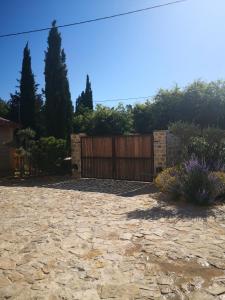 Appartements Provence chic, piscine naturelle, detente spa - jacuzzi pour 2 : photos des chambres