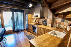 PRECIOSA CASA, NAUT ARAN, ALTO ARAN, GESSA, A 4 KM DE BAQUEIRA, 212 M2 wifi