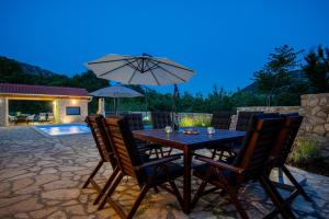 Family friendly Villa Zaneta with pool