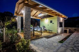 Family friendly Villa Zaneta with pool