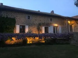 Holiday Gites in Dordogne are two charming, spacious gites offering privacy and tranquillity for that perfect get away holiday - Champniers-et-Reilhac