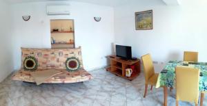 Studio apartment in Funtana with terrace, air conditioning, WiFi, washing machine 4982-5