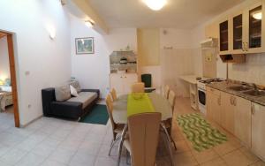 Holiday apartment in Funtana with terrace, air conditioning, WiFi, washing machine 4982-6 
