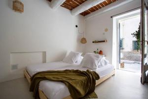 Vieil Antibes, plage de sable, avec parking