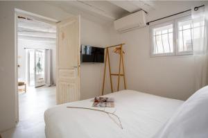 Vieil Antibes, plage de sable, avec parking