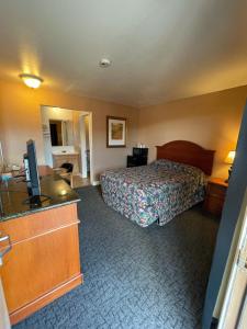 Standard Double Room room in American Inn Council Bluffs