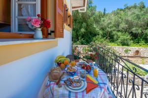 LIvadi Studios with Pool Paxoi Greece