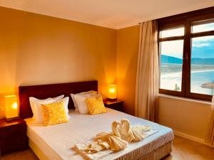 Santa Marina 2-bedroom apt. w Sea View + Terrace