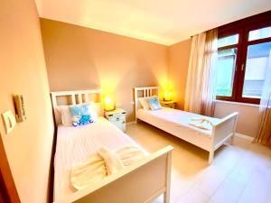 Santa Marina 2-bedroom apt. w Sea View + Terrace