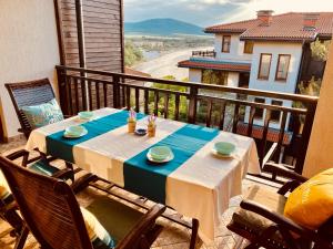 Santa Marina 2-bedroom apt. w Sea View + Terrace